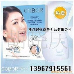 胡晓庆与健身器材的完美结合