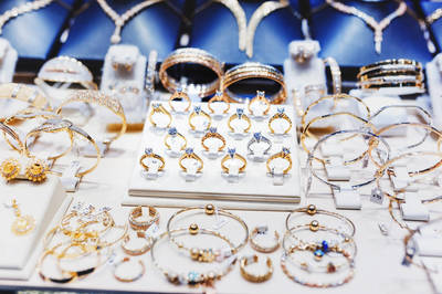 2023年9月12日珠宝首饰行业指数走低，市场短期承压