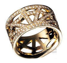 珠宝与哑铃 优雅与力量的完美平衡